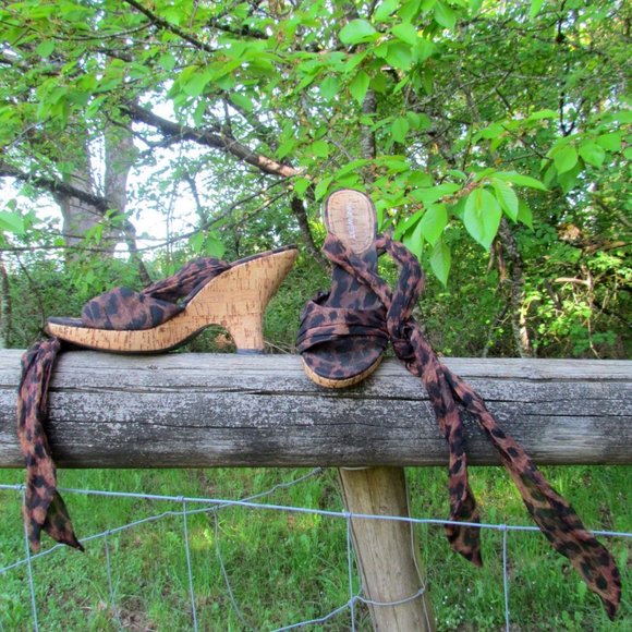 WEDGE SANDALS, 8.5 -9 M, LEOPARD CRISSCROSS ANKLE STRAPS, CURVY PLATFORMS - Picture 7 of 9